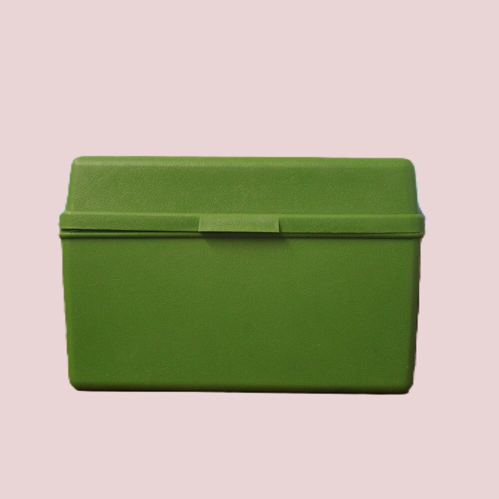 Recipe Box - Storage box- Kelly Green - Plastic Vintage 8.5"X 5.75"X4"